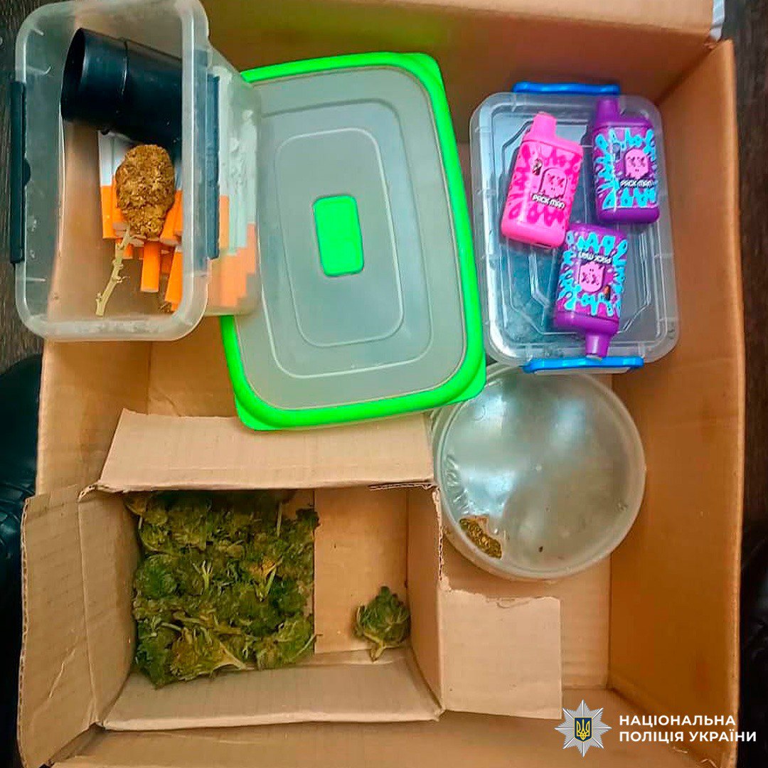 Житель Харкова вирощував удома коноплі та збував її